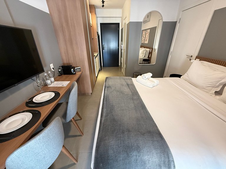 Studio prático e bem localizado – Apto 1611